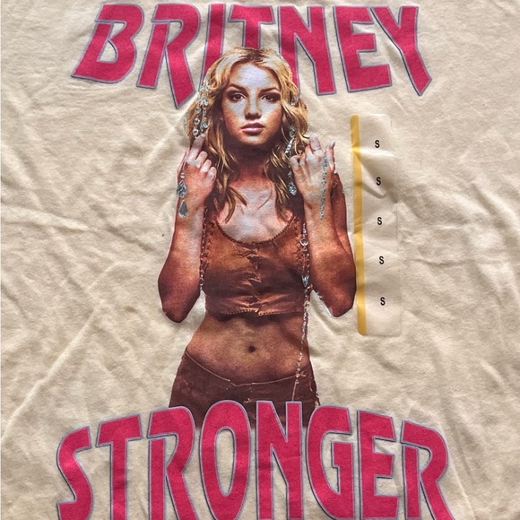 NWT Britney Spears Crewneck Short Sleeve Graphic Tee - Picture 2 of 3